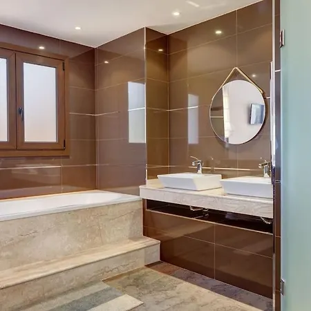 Uno - Stunning 4 Bedroom With Pool Villa Malaga