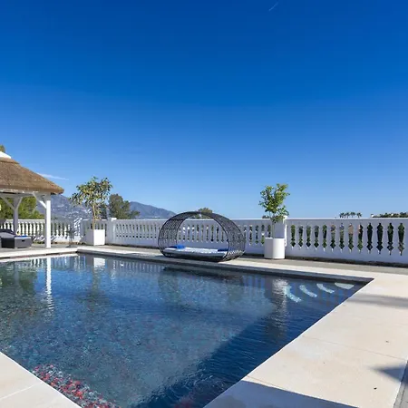 Uno - Stunning 4 Bedroom With Pool Villa