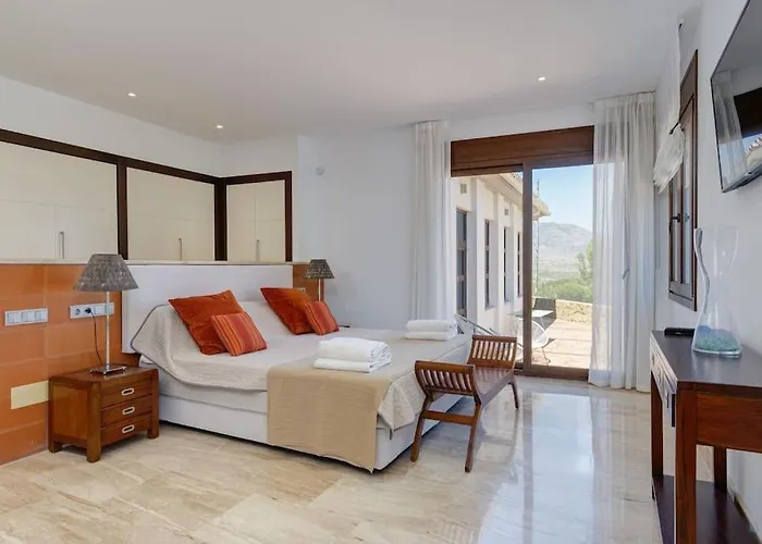 Uno - Stunning 4 Bedroom With Pool Málaga