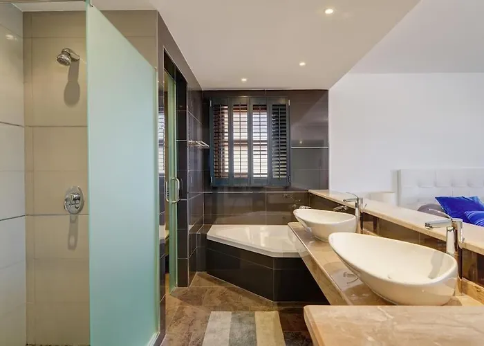 Villa Uno - Stunning 4 Bedroom With Pool Málaga
