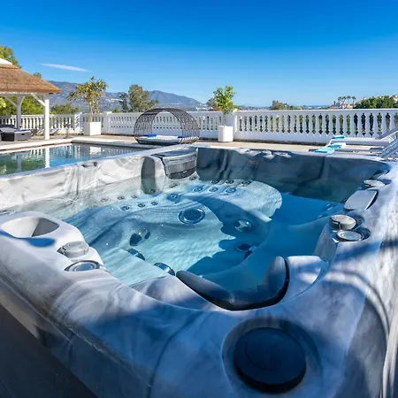Uno - Stunning 4 Bedroom With Pool Villa Málaga