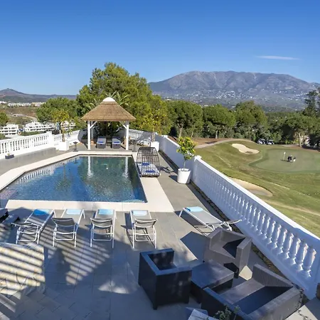 Uno - Stunning 4 Bedroom With Pool Málaga